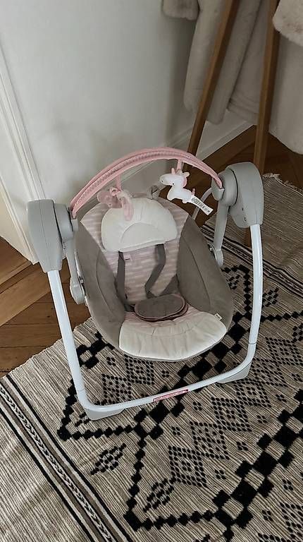 Altre altalene da giardino: Ingenuity Babyschaukel Cuddle Lamb - elektrisch – Usato da Zürich venduto da FFidan