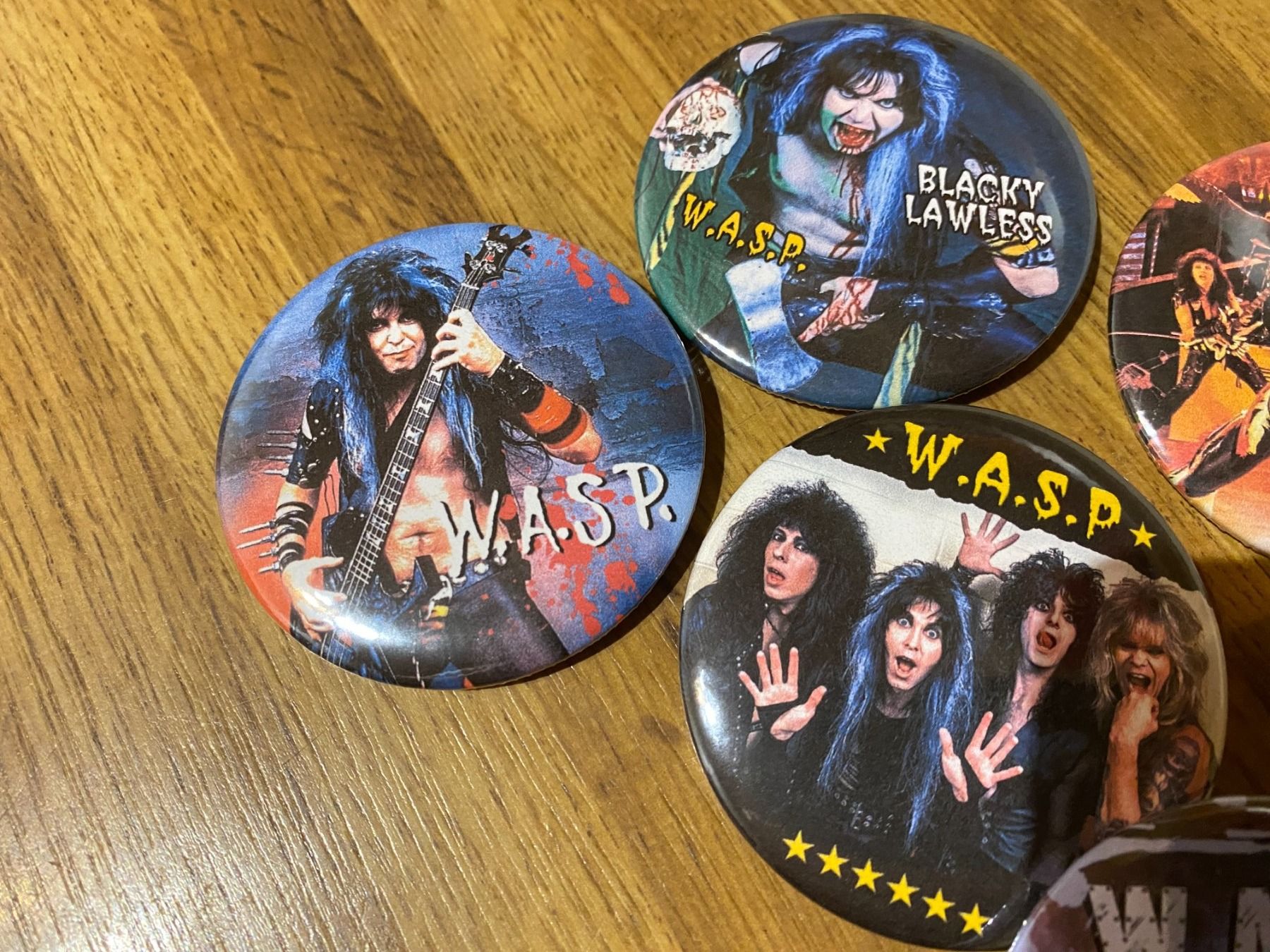 Plaketten & Abzeichen: WASP Ansteck Badges – Neu und originalverpackt aus Basel von FatCatPacksTheRatt 3