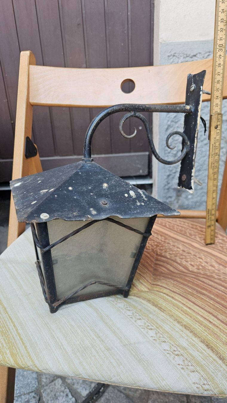 Lampade: Lampada da esterno in ferro battuto e vetro – Usato da Melano venduto da H-Sara 1