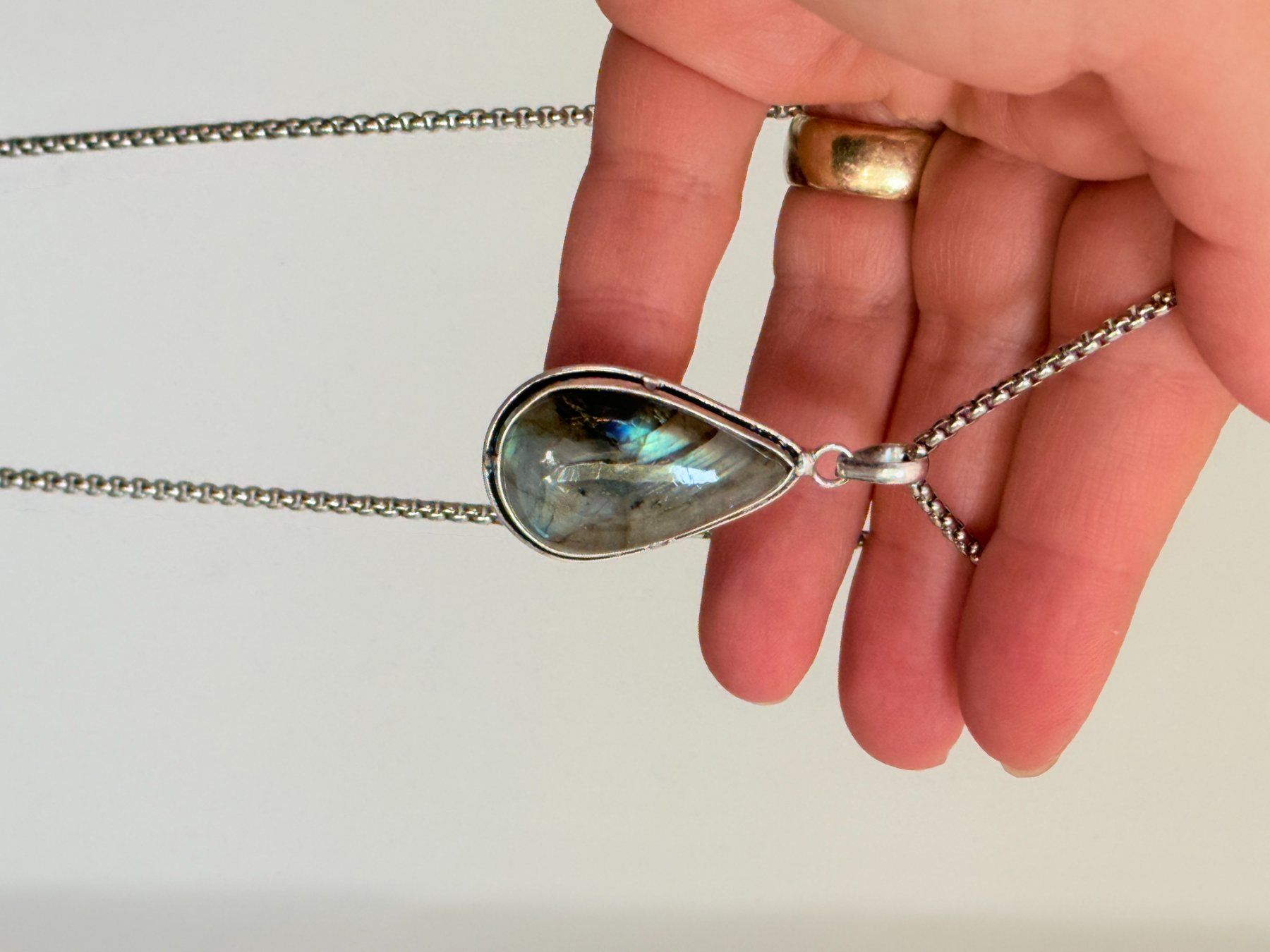 Catenine: Collier avec pendentif labradorite – Nuovo e nell'imballaggio originale da Genève venduto da AGBERG 5