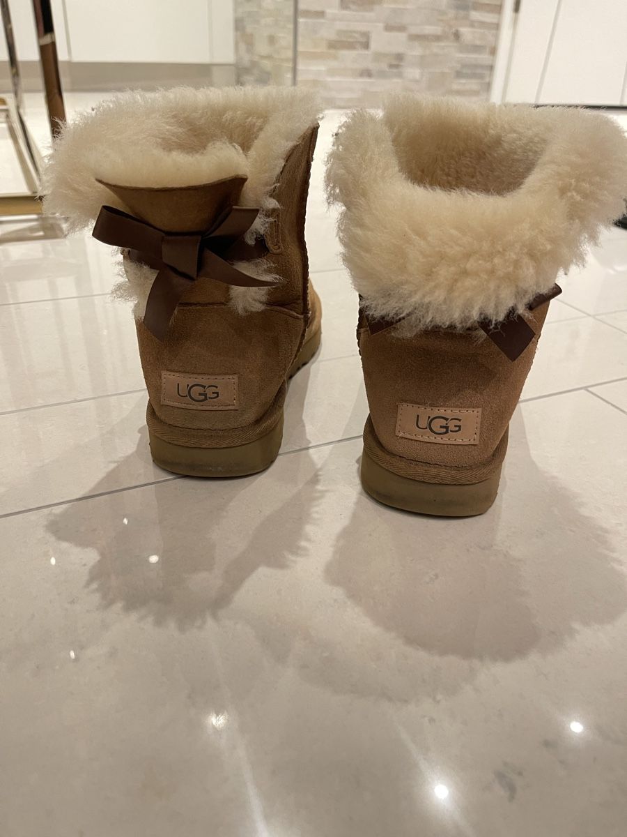 Ugg Damenschuhe: Ugg Boots Braun Gr. 38 mit Schleife – Gebraucht aus Spreitenbach von ayl_2s7b 5