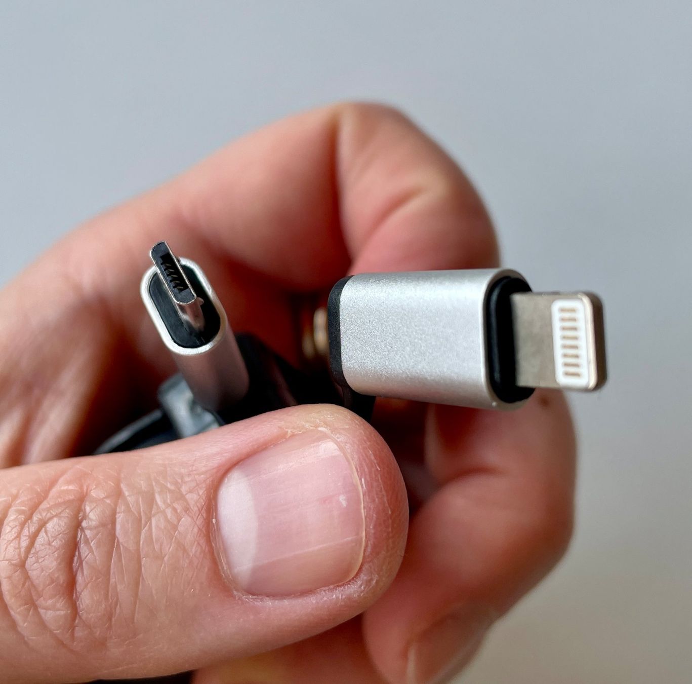 Cavi: USB-C auf Micro B & Apple Lightning, Kabelwinde – Usato da Urtenen-Schönbühl venduto da winterkalt 1