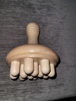 Holz-Massagegerät für entspannende Momente im Winter