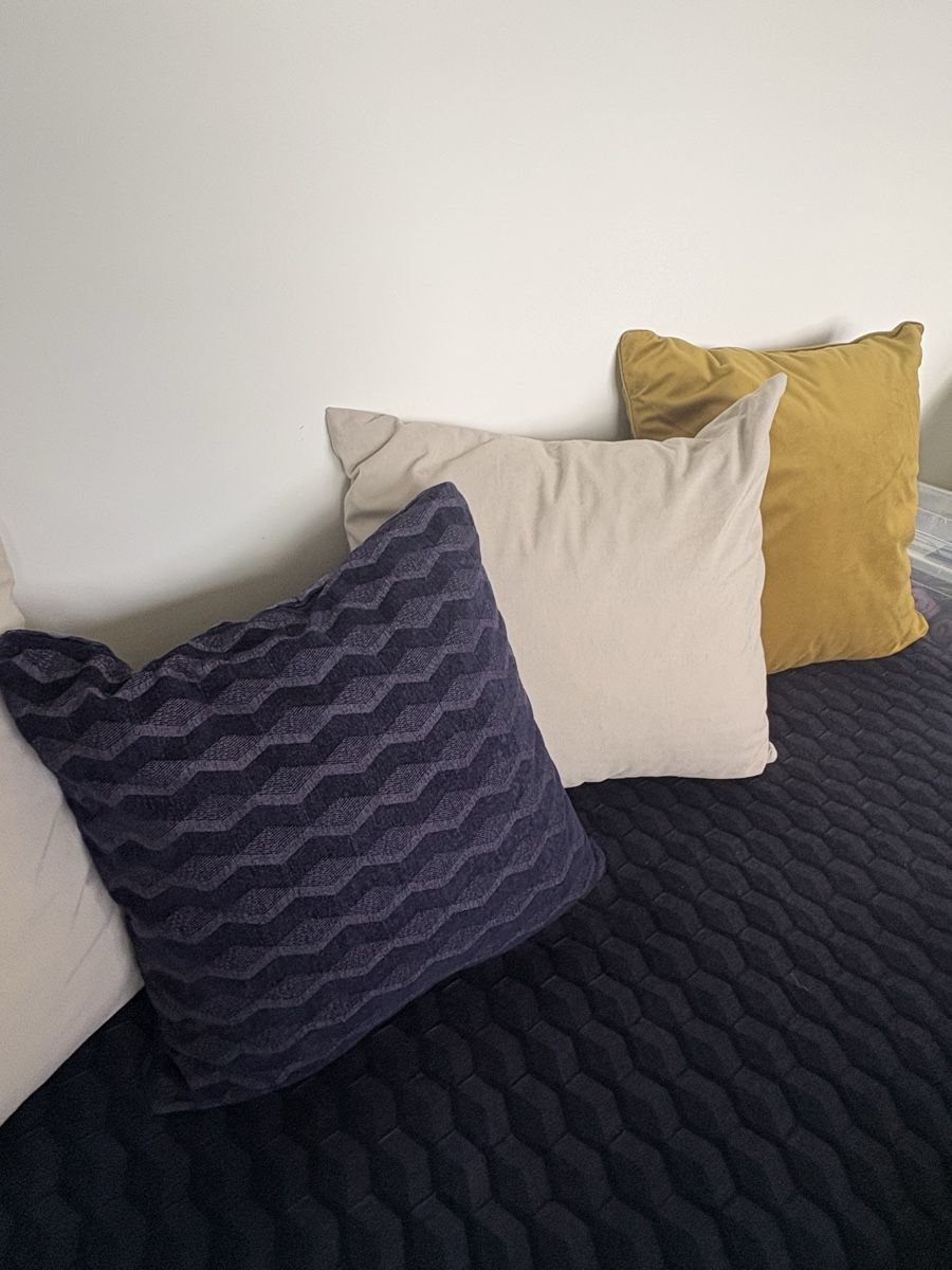 Karup Divani: Schlafsofa Karup Chico mit Tagesdecke / Damast – Usato da Zürich venduto da seb_8rsb 8