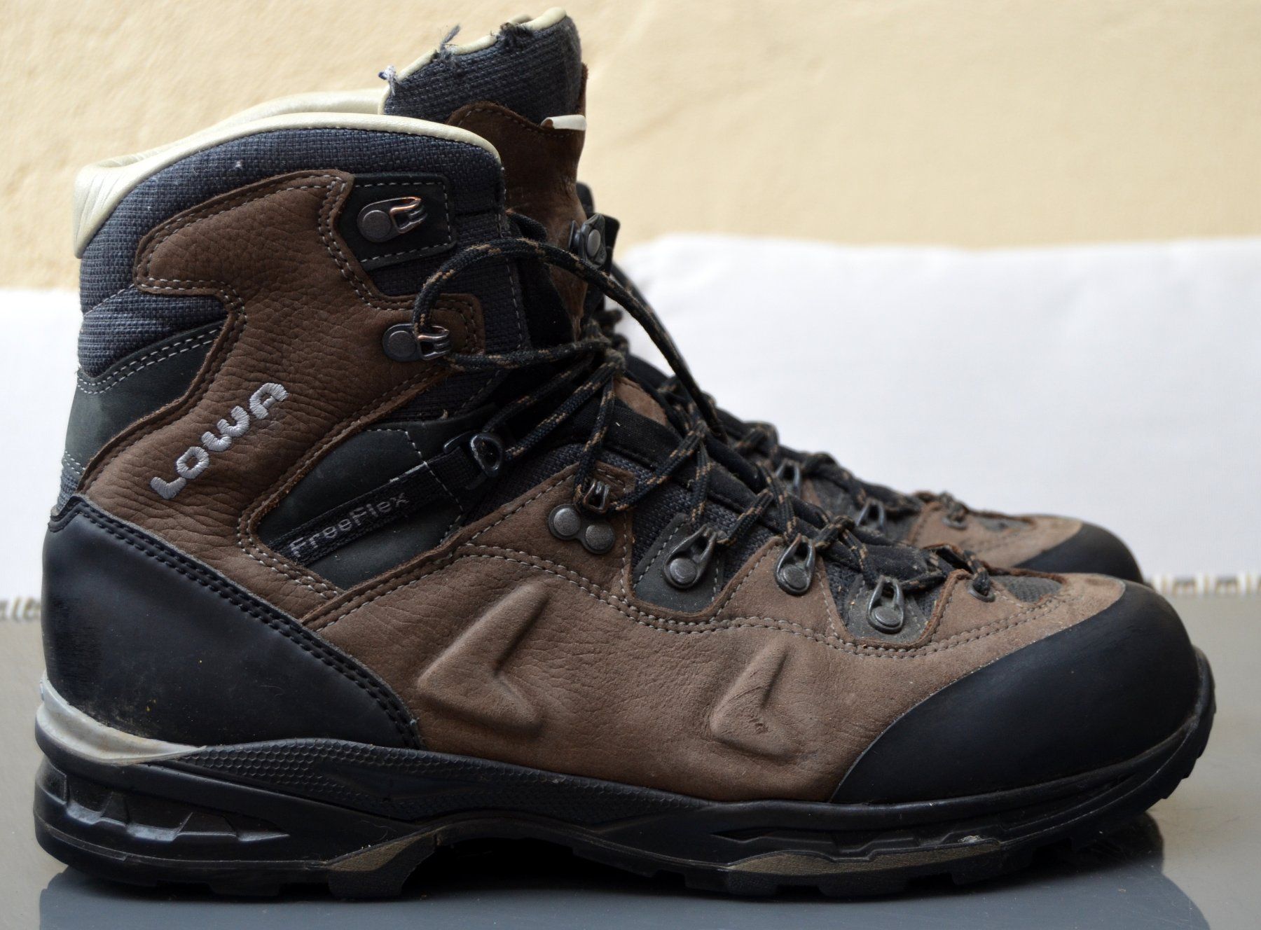 Lowa Herrenschuhe: Lowa Catalan Trekking  Boots / bottes .45 – Gebraucht aus Collonges von arashee 3