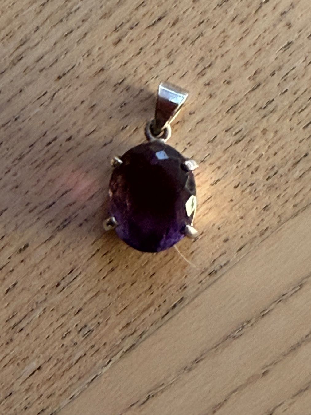Edelsteine: Amethyst-Anhänger – CHF 100 – Gebraucht aus Glattpark (Opfikon) von Minghao
