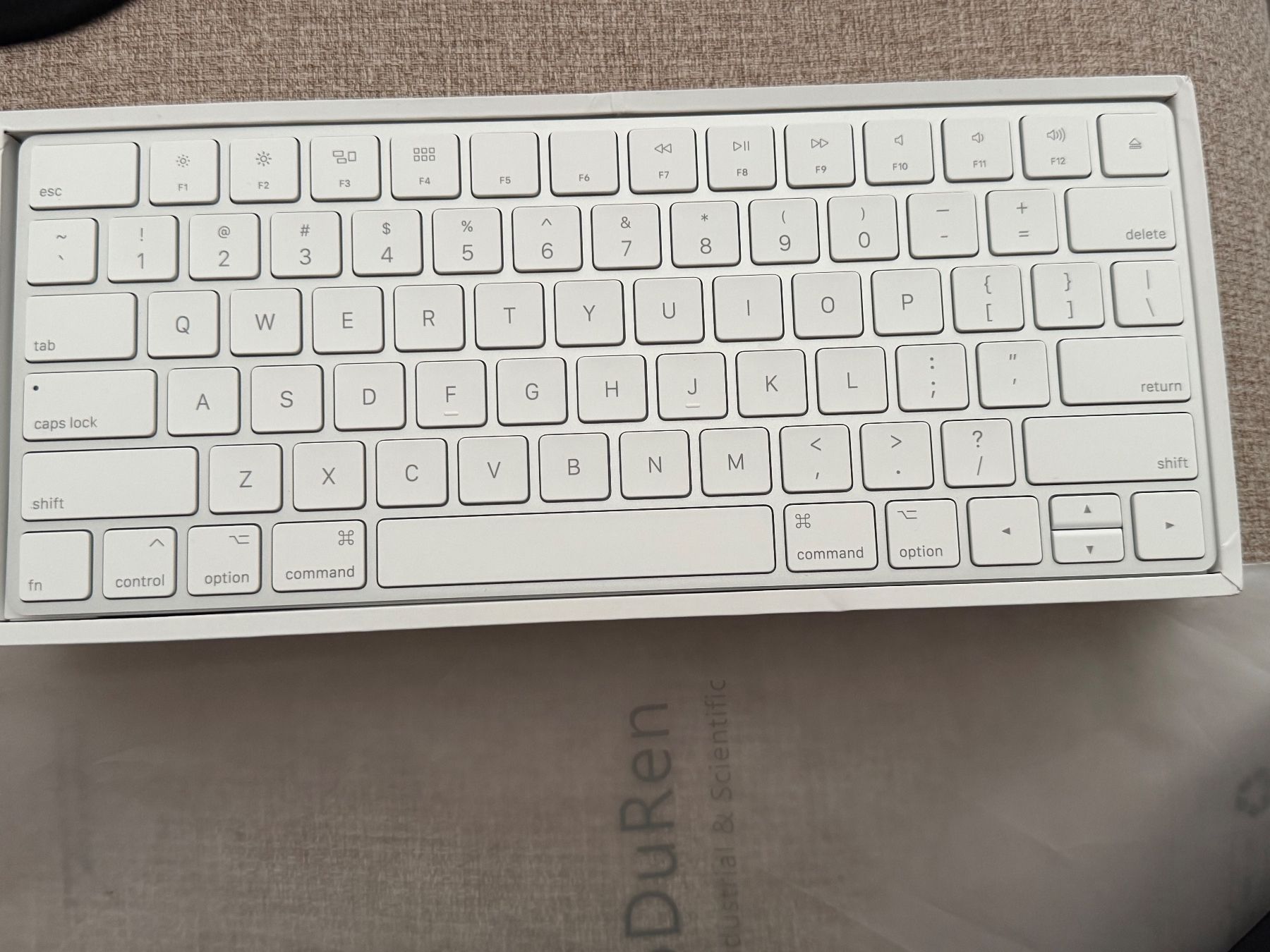 Apple Tastiere: Apple Magic Keyboard und Magic Mouse – Nuovo (secondo la descrizione) da Fribourg venduto da mal_fq2y 2