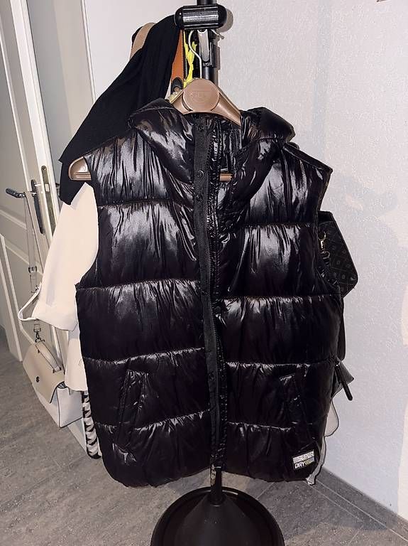 Gilets: Superdry Weste – D'occasion à Obergerlafingen par raj_5njg