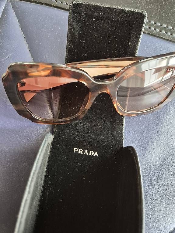 Occhiali & Lenti: Prada Sonnenbrille (Neuwertig)  – Usato da Buchrain venduto da chrigebrunner