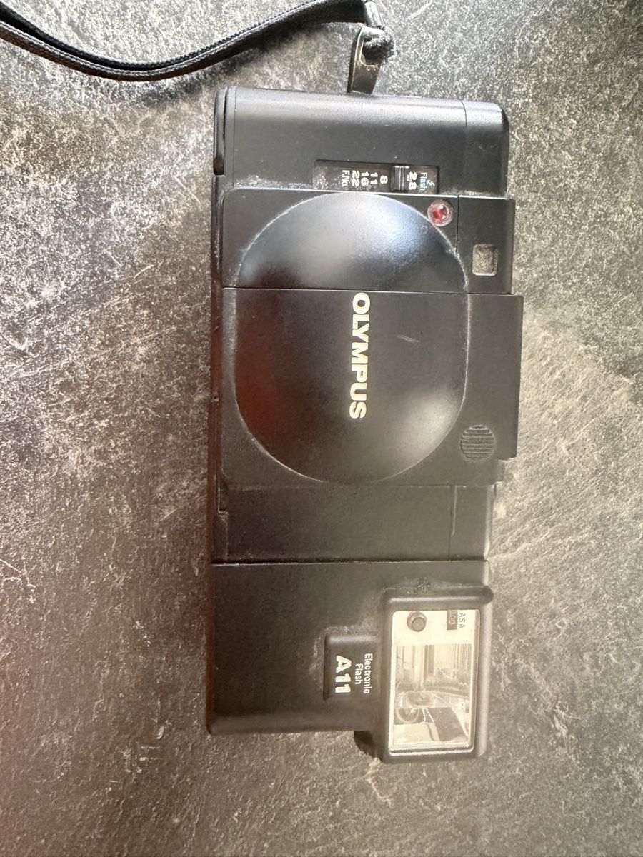 Olympus Fotocamera: Kamera OLYMPUS A11 mit Blitz gebraucht – Usato da Sursee venduto da Fion 3