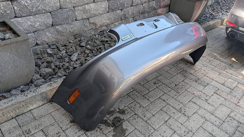 Alle Autoersatzteile: Heckstossstange original silber met. MX-5 NB NBFL – Gebraucht aus Menznau von Zwie