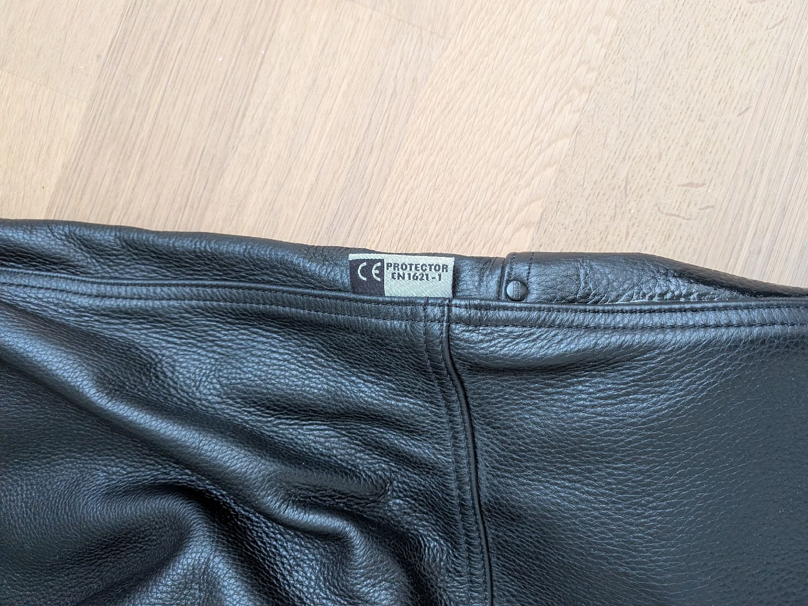 IXS Pantaloni: Motorrad Lederhose IXS – Nuovo (secondo la descrizione) da Reutigen venduto da Aprilia-0046 7