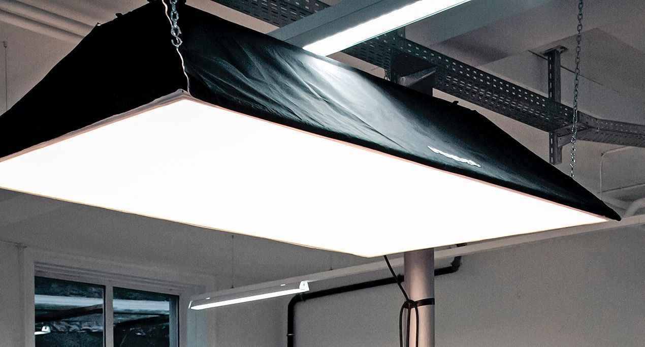 Flash: HENSEL - Table Top Autolight, Softbox, Lichtwanne, 130x200cm – Usato da St. Gallen venduto da kobayashi-maru