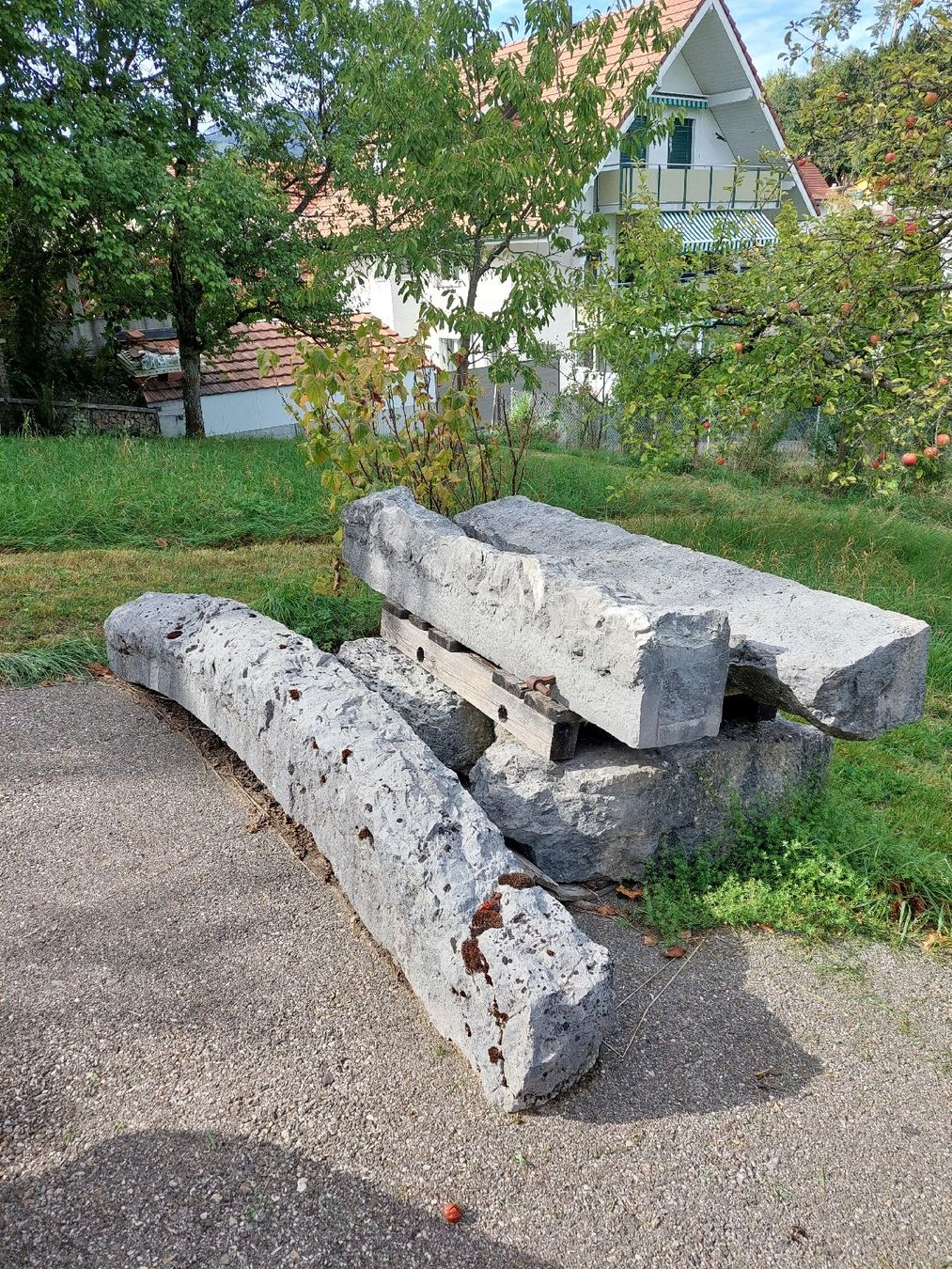 Mineralien & Heilsteine: Steinbogen / Torbogen Stein – Gebraucht aus Kestenholz von Arion4703