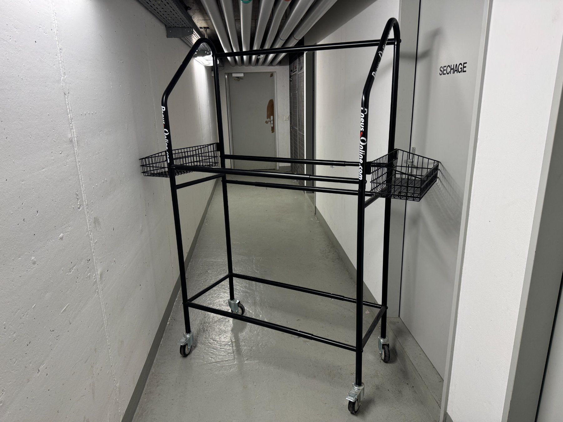 Rollbretter: Chariot a pneus 2 etages – Gebraucht aus Collex von commander31