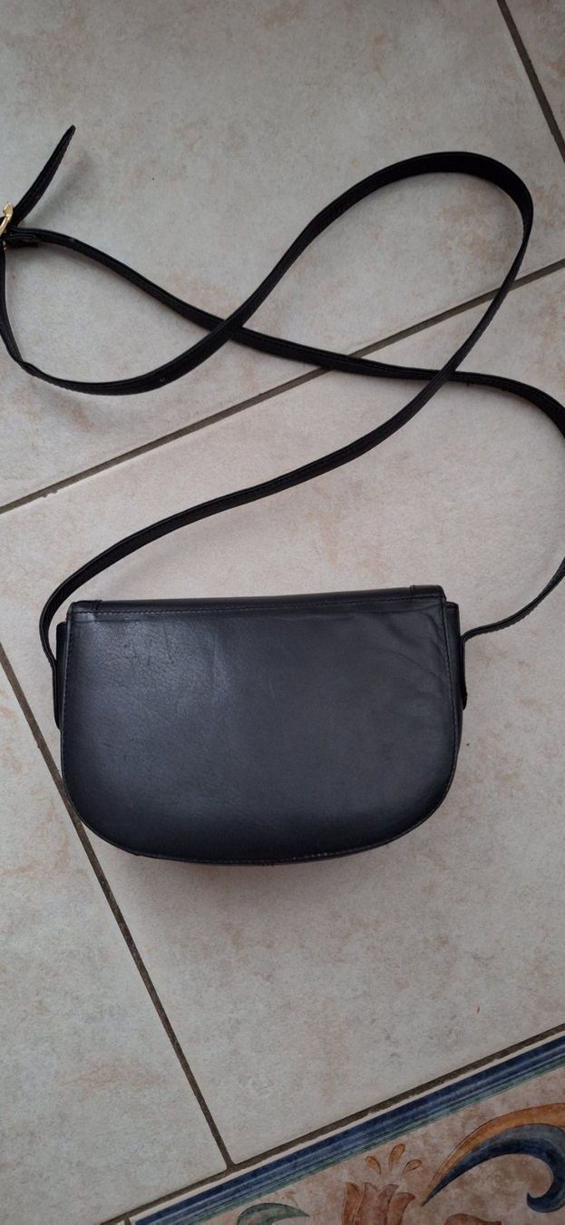Borse da donna: Petit sac en cuir bleu marine Vintage – Usato da St-Triphon venduto da Jldr0 4
