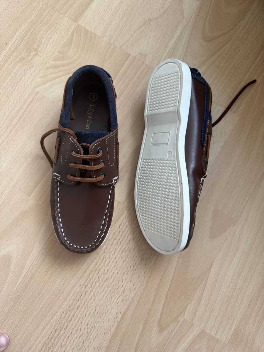 Scarpe per ragazzi: Neue Braune Segelschuhe, Gr. 32/ 33 – Nuovo e nell'imballaggio originale da St. Margrethen SG venduto da mer_mp2n 1