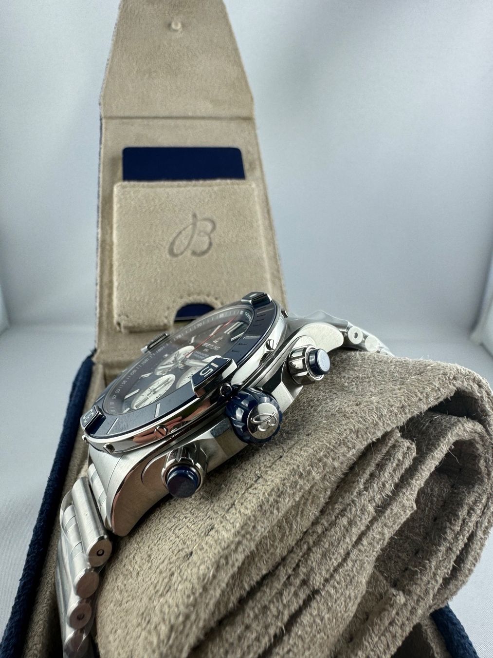 Breitling Orologi: Breitling Superchronomat B01 44mm Fullset – Nuovo e nell'imballaggio originale da Zürich venduto da Watchconnaisseur 2