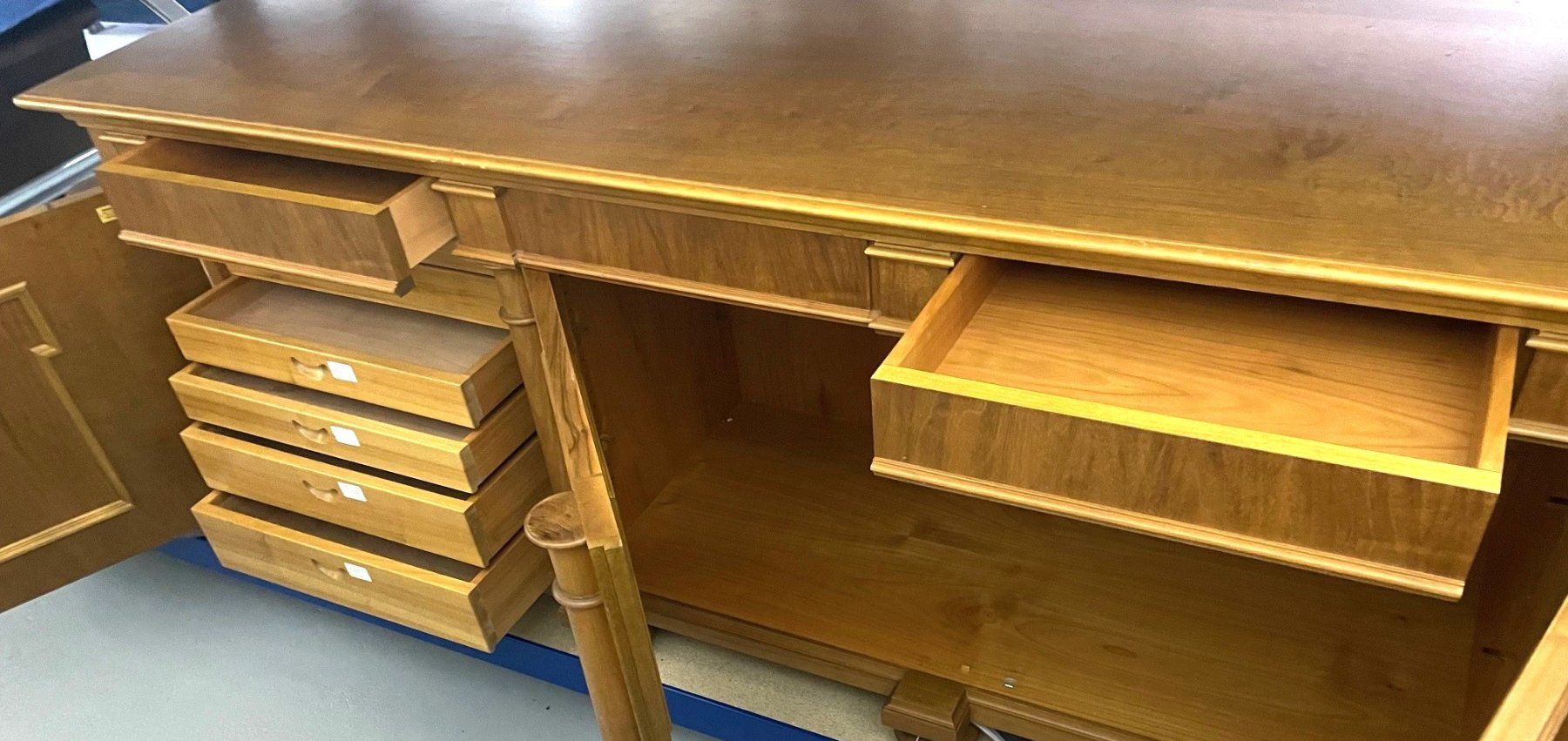 Büffets: Buffet – Gebraucht aus St. Moritz von cor_l7jz 1