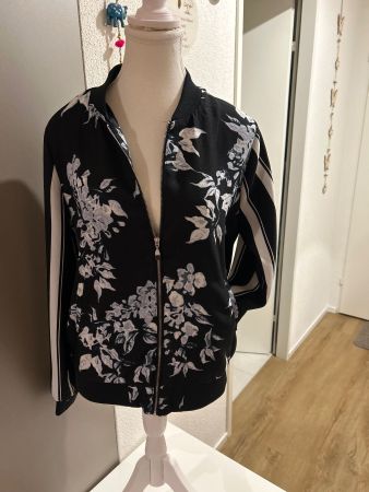 Leichte Jacke / Blouson schwarz mit Muster von Amisu Gr. 36