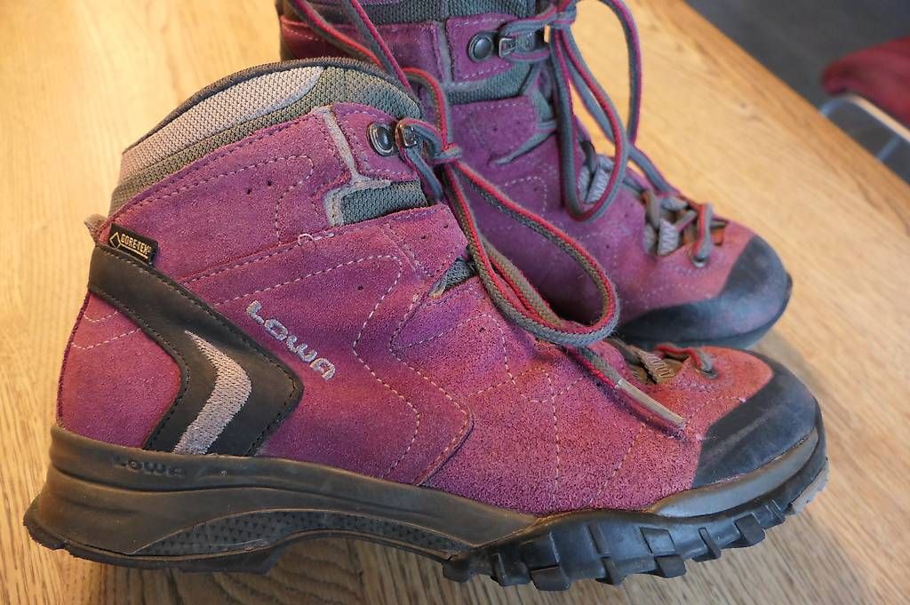 Lowa Scarpe per ragazze: Lowa Wanderschuh Gr. 36 – Usato da Lenggenwil venduto da Reto888 1