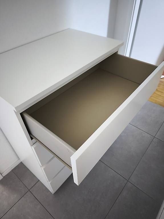 Cassettiere: Commode malm 4 tiroirs – Usato da Bussigny venduto da and3188 4