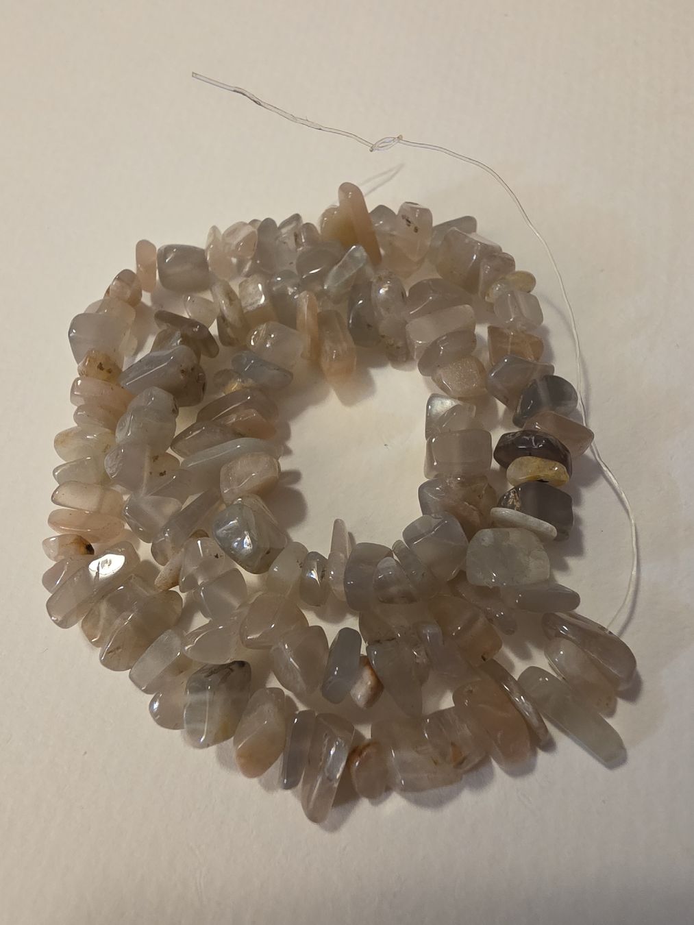 Mineralien & Heilsteine: Sonnenstein Splitter ca. 5-11mm. Strang – Neu und originalverpackt aus Menziken von Mirager 3