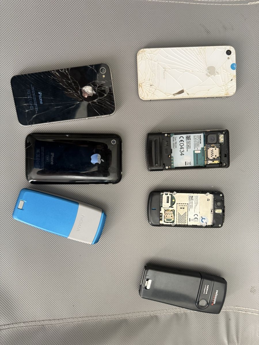 Portables: 7 Stück alte Handys – Défectueux à Embrach par Tom1717 1