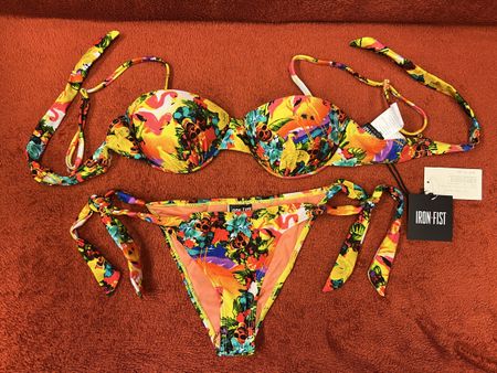 Bikini Set Iron Fist Grösse XS Hellwaiin Holiday