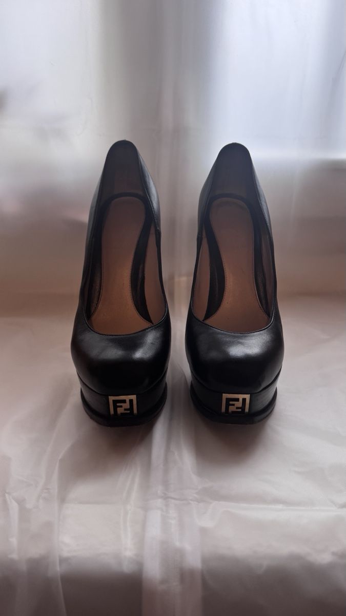 Fendi Scarpe da donna: Fendi Black Leather Heels, Size 37 – Usato da Oberengstringen venduto da elen_75