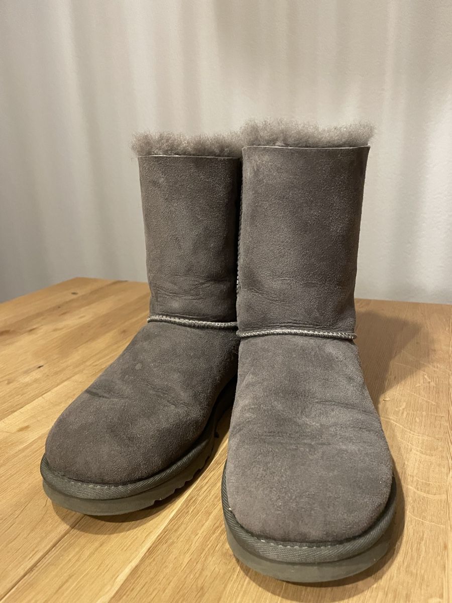 Ugg Scarpe da donna: UGG Boots, Grösse 36, Farbe grau – Usato da Oberdiessbach venduto da ram_b26k