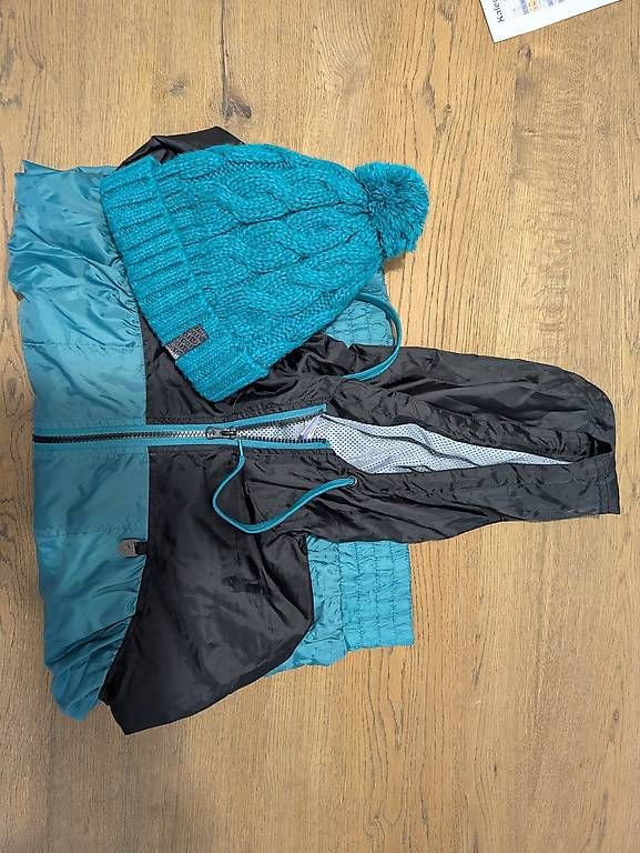 Vestes: Mütze & Regenjacke  – D'occasion à Mels par key510