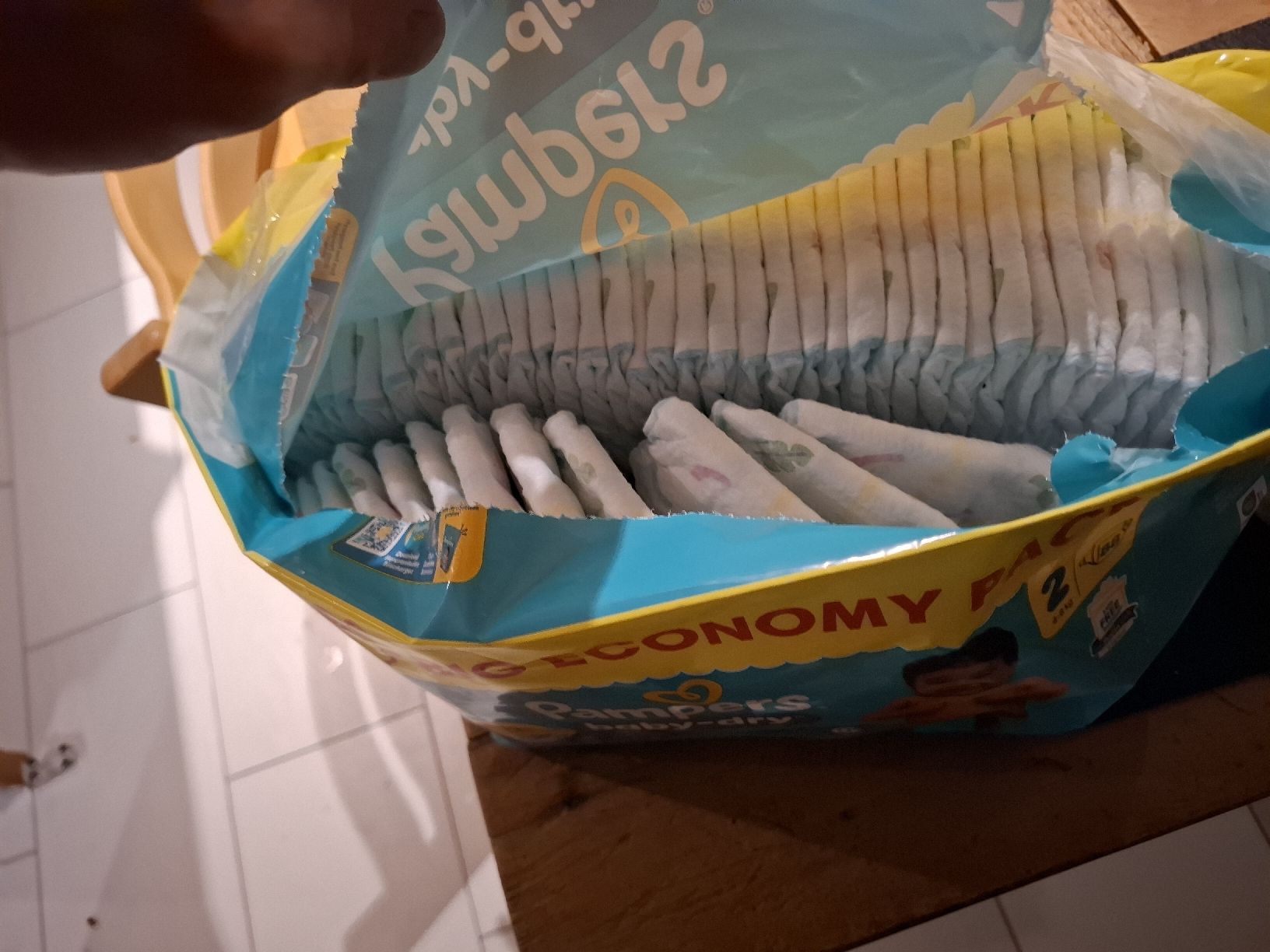 Pampers Windeleimer & Windeln: Pampers Grösse 2 – Neu (gemäss Beschreibung) aus Bowil von Yfazer 1