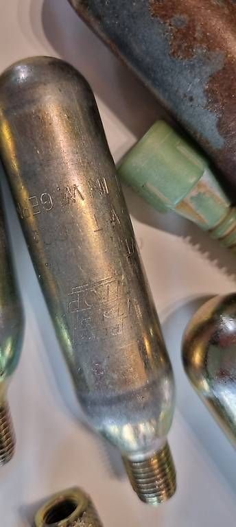 Accessori per altri veicoli: CO2 Set including 6 cartridges – Usato da Baar venduto da iainmathews 3