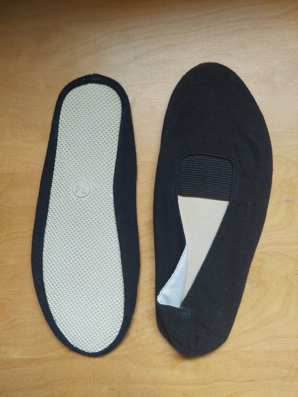 Chaussures garçon: Gymnastikschuhe, schwarz, Gr.34 – D'occasion à Sarnen par Goldesel