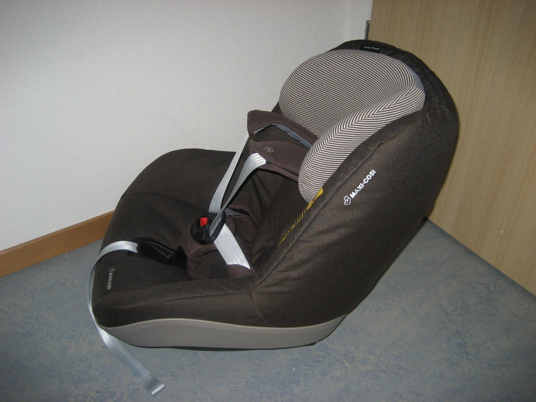 Maxi-Cosi Auto-Kindersitze: 2 Way Pearl Pearl Pro I-Size Smart ISize für one oder 3 way – Gebraucht aus Giswil von tilema 1
