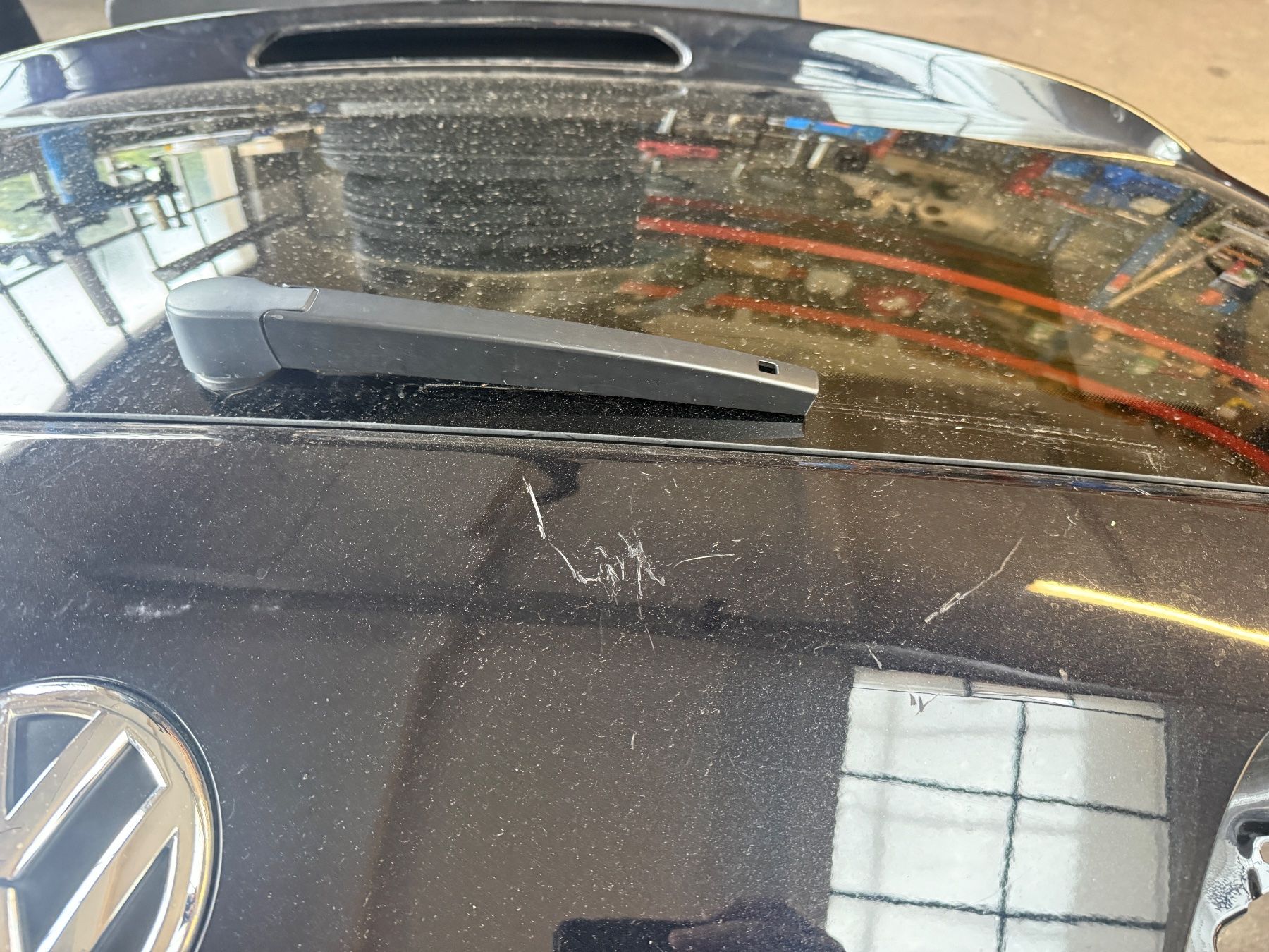 Volkswagen Tutti pezzi di ricambio auto: VW Touran Heckklappen – Usato da Oftringen venduto da Leonsara 3