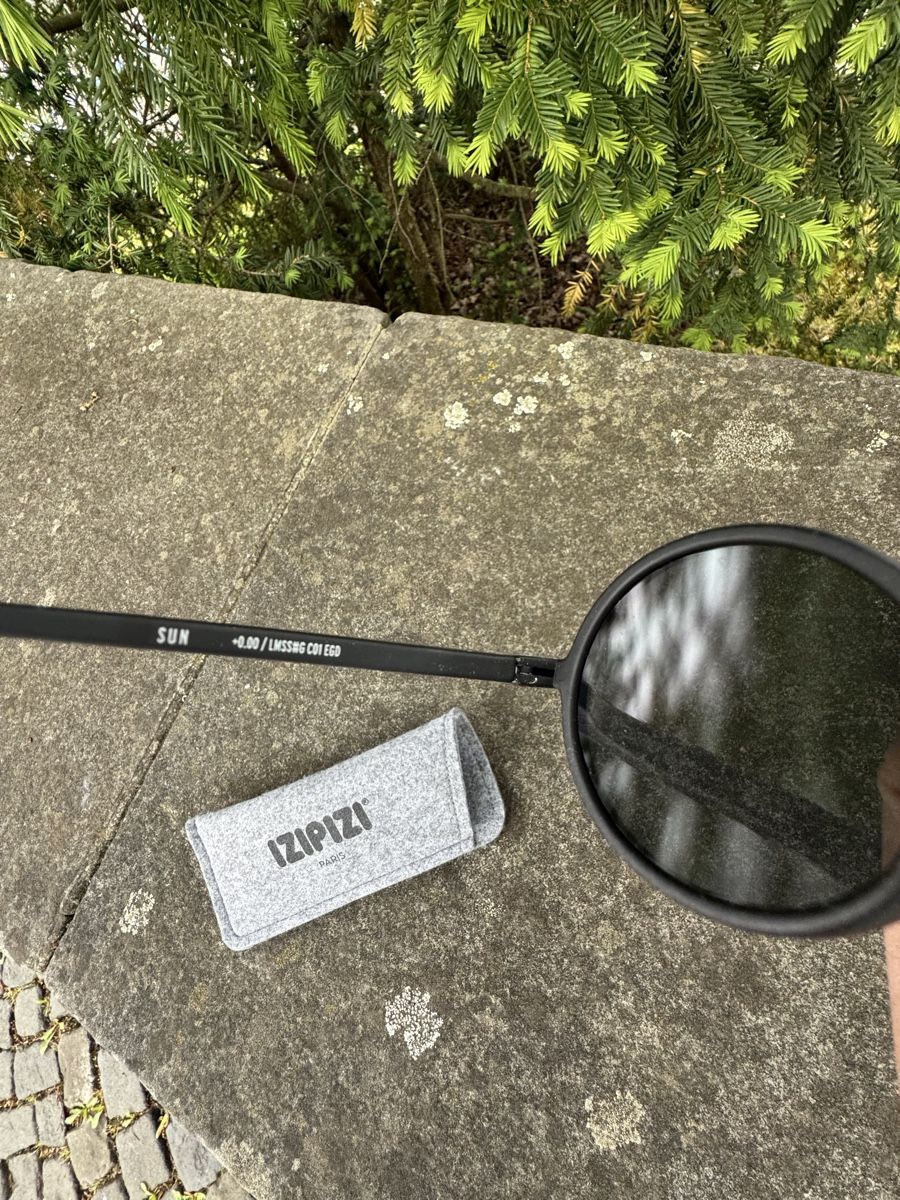 Izipizi Occhiali & Lenti: IZIPIZI Paris Round Sunglasses Black – Usato da Effretikon venduto da rus_2l2p 6