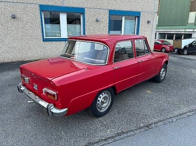 Autos: Alfa Romeo Giulia Nuova Super mit Doppelweber – D'occasion à Alpnach Dorf par inf_56t7 3