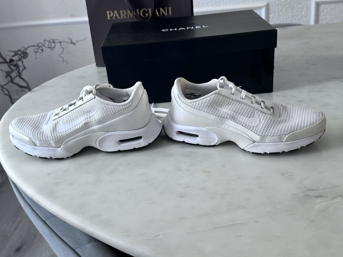 Nike Damenschuhe: Nike Air Max Schuhe, Weiss, Grösse 37.5 – Gebraucht aus Frick von Soleil4658