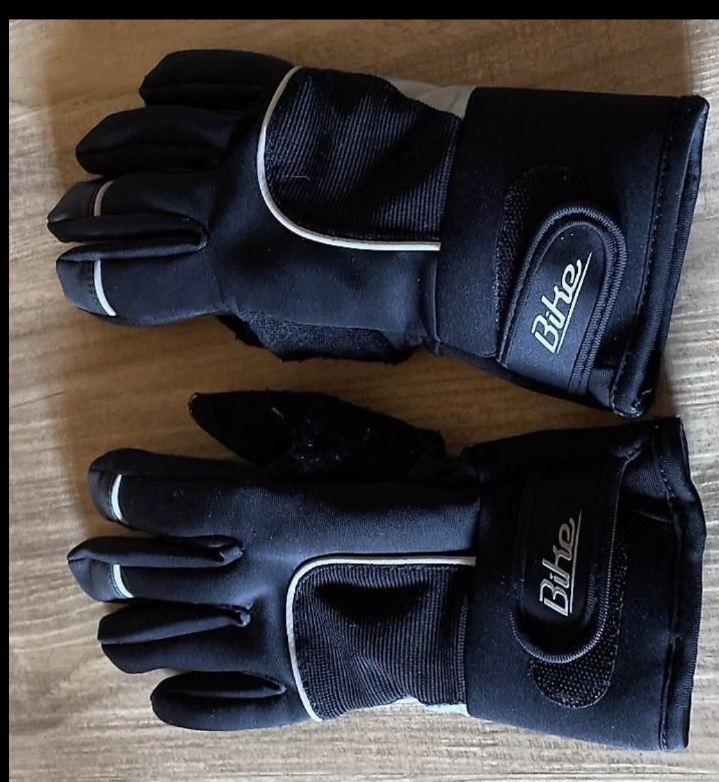 Guanti & manicotti: Motorradhandschuhe – Usato da Buchs AG venduto da Fruchtzwerg81