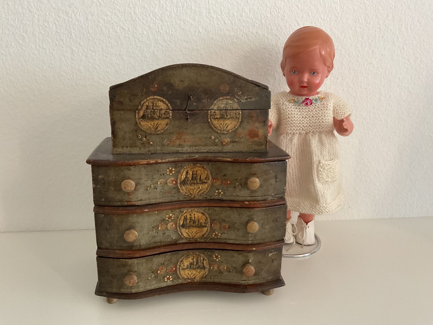 Giocattoli: Uraltes Puppenmöbel – Usato da Luzern venduto da Fairytel