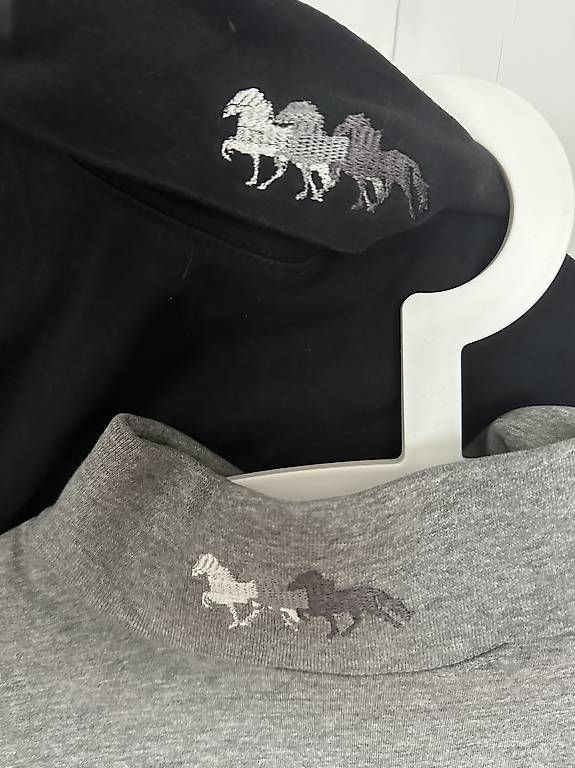 Pullover & Sweatshirts: Islandpferde Rollkragen-Langarmshirts – Gebraucht aus Chur von Corina1111 1