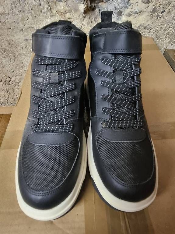Schuhe für Jungen: Neue Winterschuhe – Neu und originalverpackt aus Biel/Bienne von sheila7002