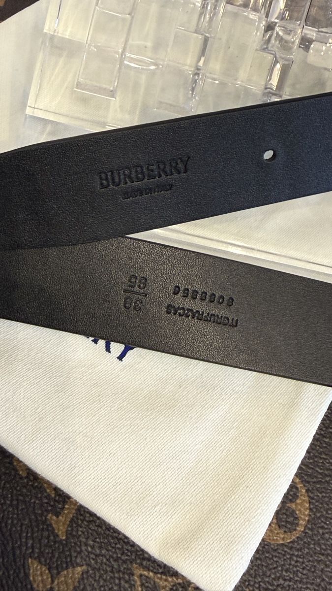 Burberry Cinture: Burberry Ledergürtel mit Ritter-Schnalle – Nuovo e nell'imballaggio originale da Lachen SZ venduto da HelvetiaLuxury 5