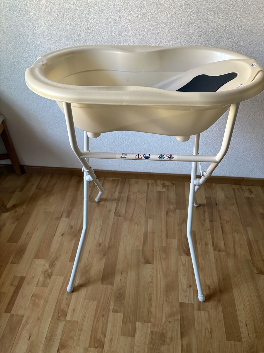 Vasche da bagno: Babybadewanne mit Ständer – Usato da Kefikon TG venduto da DanielaRovere 2