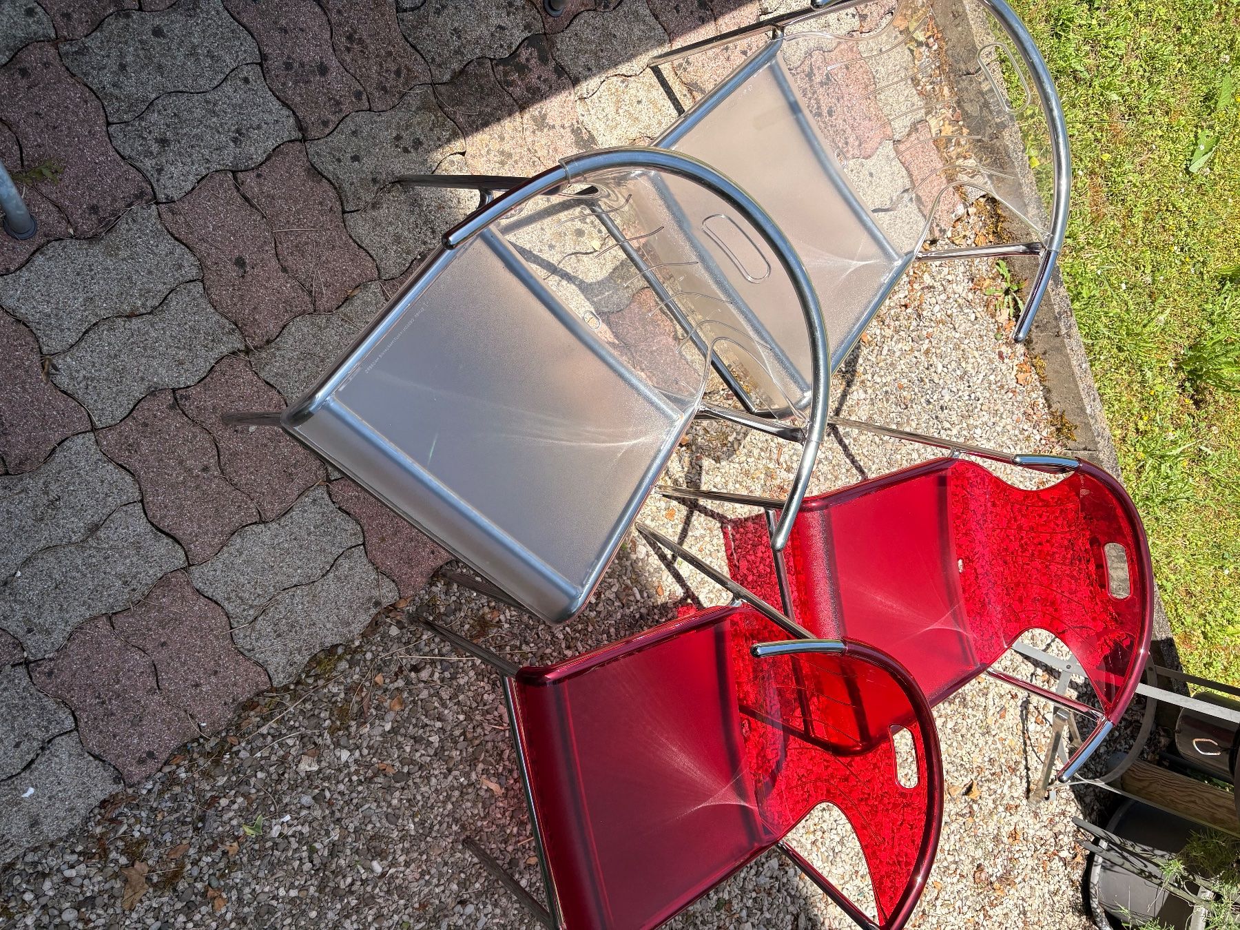 Sedie: Lot 4 chaises en Plexiglass rouges et transparentes – Usato da St-Ursanne venduto da milezarde 1