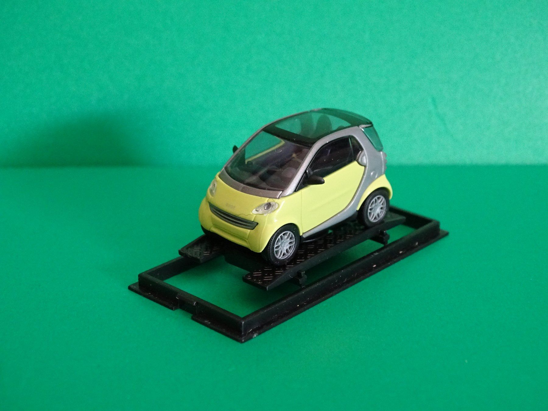 Busch Modellini d'auto: Smart fortwo von Busch 1/87 – Nuovo (secondo la descrizione) da Bretzwil venduto da Meex
