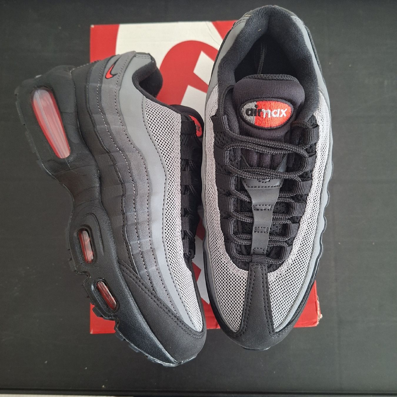 Nike Scarpe da uomo: Air Max 95 OG Black Bright Crimson Anthracite – Nuovo e nell'imballaggio originale da Onex venduto da Chooseyoursneaks 1