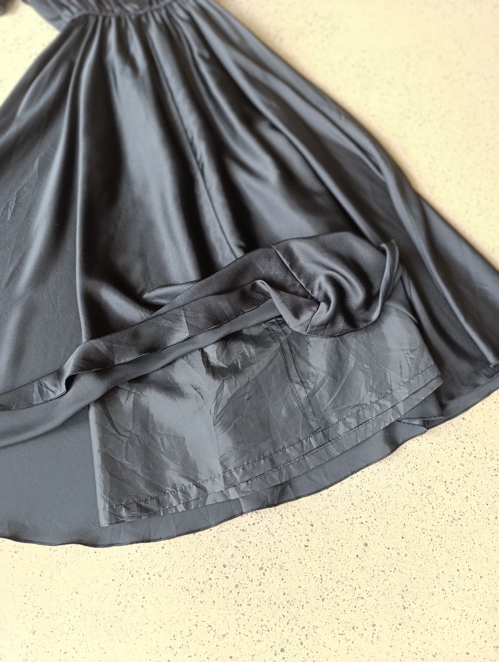 Vestiti: Elegantes Kleid mit Wasserfallausschnitt – Usato da Thalwil venduto da NiaBee 4